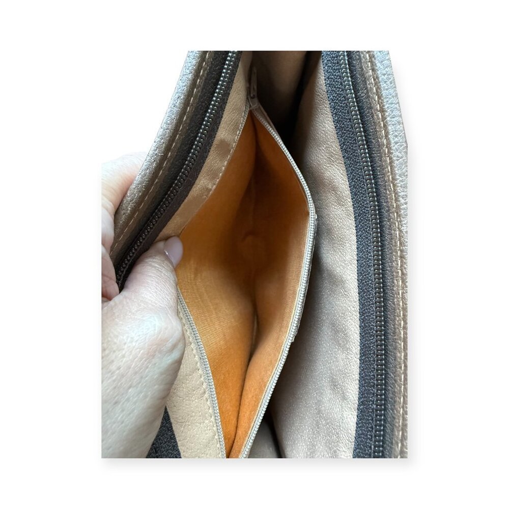 Gucci GG Supreme Pouch / Clutch | Vintage Accessory Collection - Picture 8 of 11